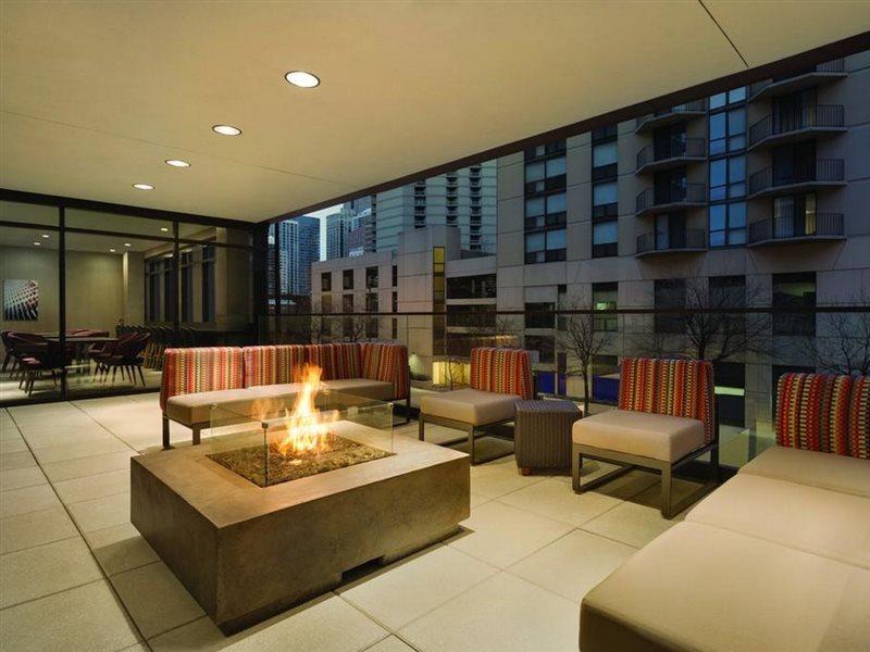 Home2 Suites By Hilton Chicago River North Экстерьер фото